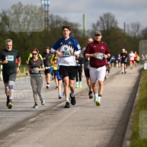 12.04.2026 - 45. Internationalen Wilhelmsburger Insellauf Dr. Thomas Lammeyer http://msf.ph/oto/9435259 12.04.2026 09:23:56 Laufen 4596, 4595, 45, 5352, 19 meine-sportfotos.de