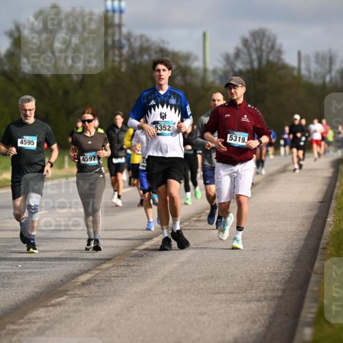 12.04.2026 - 45. Internationalen Wilhelmsburger Insellauf Dr. Thomas Lammeyer http://msf.ph/oto/9435260 12.04.2026 09:23:56 Laufen 4596, 4595, 4597, 5352, 5319 meine-sportfotos.de