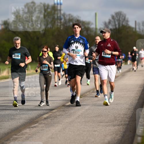 12.04.2026 - 45. Internationalen Wilhelmsburger Insellauf Dr. Thomas Lammeyer http://msf.ph/oto/9435262 12.04.2026 09:23:56 Laufen 4596, 4595, 4597, 5352, 5319 meine-sportfotos.de