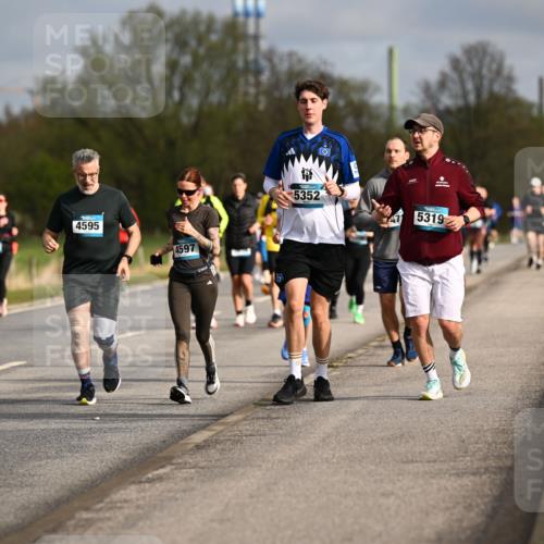 12.04.2026 - 45. Internationalen Wilhelmsburger Insellauf Dr. Thomas Lammeyer http://msf.ph/oto/9435263 12.04.2026 09:23:57 Laufen 4596, 4595, 4597, 5352, 5319 meine-sportfotos.de