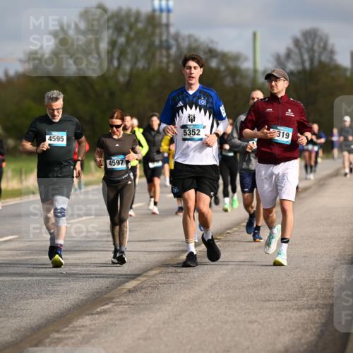 12.04.2026 - 45. Internationalen Wilhelmsburger Insellauf Dr. Thomas Lammeyer http://msf.ph/oto/9435265 12.04.2026 09:23:57 Laufen 4596, 4595, 4597, 5352, 319 meine-sportfotos.de