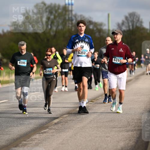 12.04.2026 - 45. Internationalen Wilhelmsburger Insellauf Dr. Thomas Lammeyer http://msf.ph/oto/9435266 12.04.2026 09:23:57 Laufen 4596, 4595, 4597, 5352, 531 meine-sportfotos.de