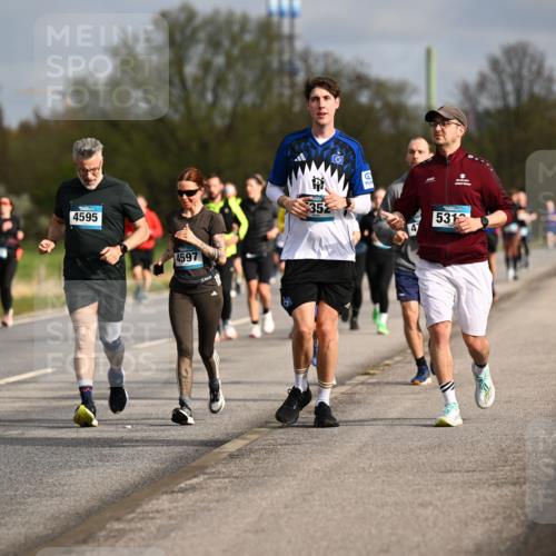 12.04.2026 - 45. Internationalen Wilhelmsburger Insellauf Dr. Thomas Lammeyer http://msf.ph/oto/9435268 12.04.2026 09:23:57 Laufen 4596, 4595, 4597, 352, 531 meine-sportfotos.de