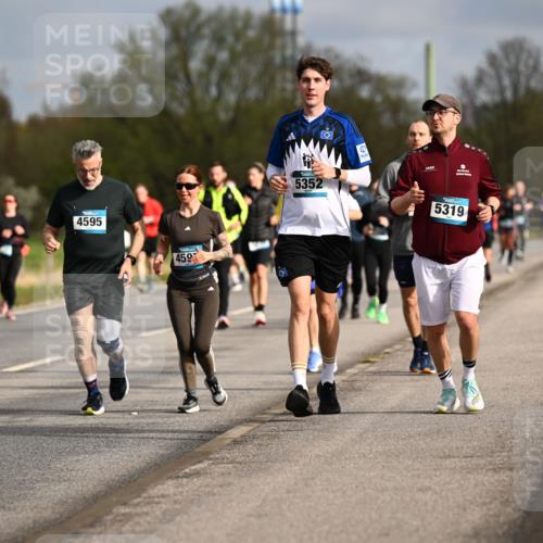 12.04.2026 - 45. Internationalen Wilhelmsburger Insellauf Dr. Thomas Lammeyer http://msf.ph/oto/9435269 12.04.2026 09:23:57 Laufen 4596, 4595, 459, 5352, 5319 meine-sportfotos.de