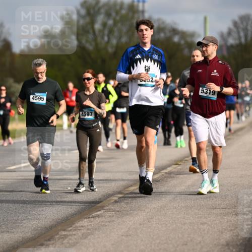 12.04.2026 - 45. Internationalen Wilhelmsburger Insellauf Dr. Thomas Lammeyer http://msf.ph/oto/9435272 12.04.2026 09:23:58 Laufen 4595, 4597, 5652, 5319 meine-sportfotos.de