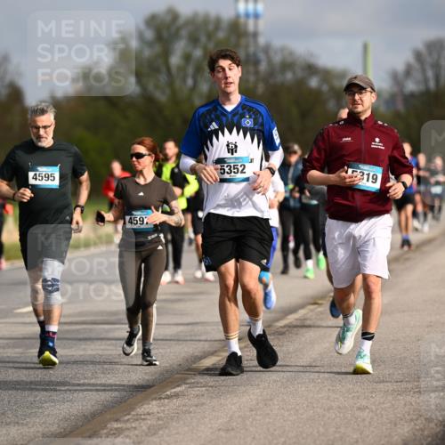 12.04.2026 - 45. Internationalen Wilhelmsburger Insellauf Dr. Thomas Lammeyer http://msf.ph/oto/9435276 12.04.2026 09:23:58 Laufen 4595, 459, 5352, 319 meine-sportfotos.de