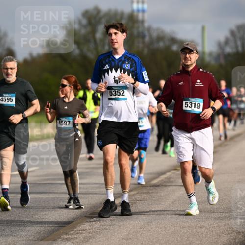 12.04.2026 - 45. Internationalen Wilhelmsburger Insellauf Dr. Thomas Lammeyer http://msf.ph/oto/9435277 12.04.2026 09:23:59 Laufen 4595, 4597, 5352, 5319 meine-sportfotos.de