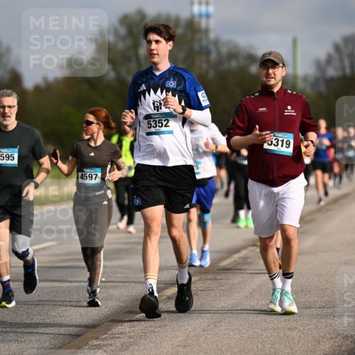12.04.2026 - 45. Internationalen Wilhelmsburger Insellauf Dr. Thomas Lammeyer http://msf.ph/oto/9435278 12.04.2026 09:23:59 Laufen 4595, 4597, 5352, 5319 meine-sportfotos.de
