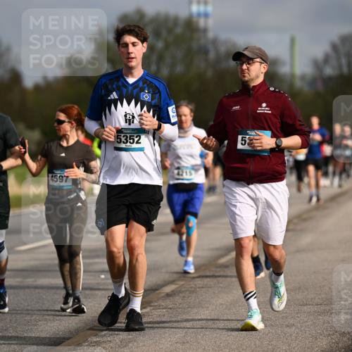 12.04.2026 - 45. Internationalen Wilhelmsburger Insellauf Dr. Thomas Lammeyer http://msf.ph/oto/9435282 12.04.2026 09:23:59 Laufen 5, 4595, 4597, 5352, 58, 4215 meine-sportfotos.de