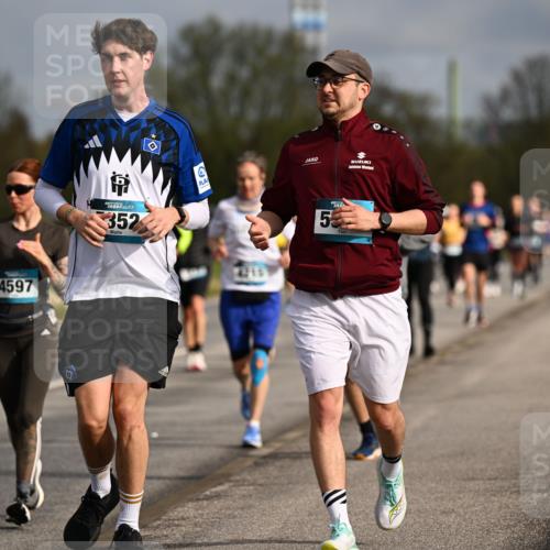 12.04.2026 - 45. Internationalen Wilhelmsburger Insellauf Dr. Thomas Lammeyer http://msf.ph/oto/9435283 12.04.2026 09:24:00 Laufen 595, 4597, 352, 4219, 5 meine-sportfotos.de