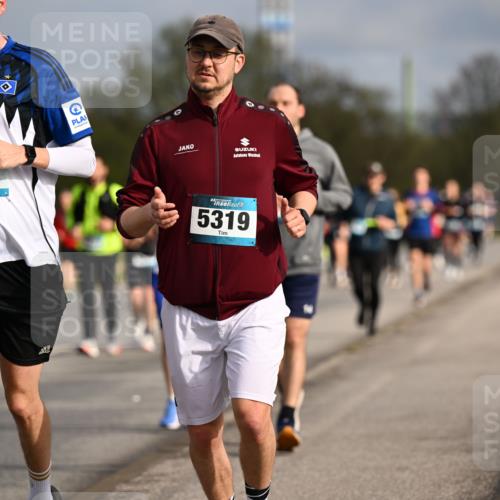 12.04.2026 - 45. Internationalen Wilhelmsburger Insellauf Dr. Thomas Lammeyer http://msf.ph/oto/9435290 12.04.2026 09:24:01 Laufen 5352, 5319 meine-sportfotos.de