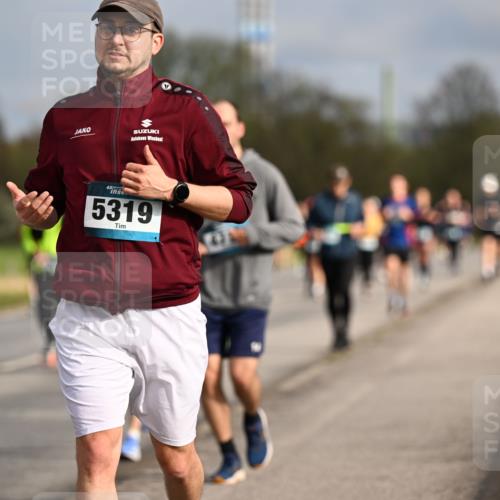 12.04.2026 - 45. Internationalen Wilhelmsburger Insellauf Dr. Thomas Lammeyer http://msf.ph/oto/9435292 12.04.2026 09:24:02 Laufen 52, 5319 meine-sportfotos.de