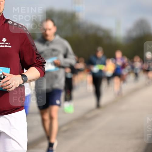 12.04.2026 - 45. Internationalen Wilhelmsburger Insellauf Dr. Thomas Lammeyer http://msf.ph/oto/9435296 12.04.2026 09:24:02 Laufen 45, 5319 meine-sportfotos.de