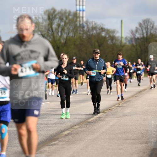 12.04.2026 - 45. Internationalen Wilhelmsburger Insellauf Dr. Thomas Lammeyer http://msf.ph/oto/9435297 12.04.2026 09:24:03 Laufen 4215, 4396, 69 meine-sportfotos.de