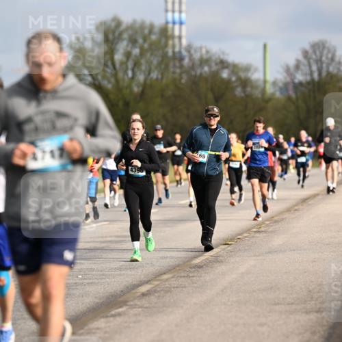 12.04.2026 - 45. Internationalen Wilhelmsburger Insellauf Dr. Thomas Lammeyer http://msf.ph/oto/9435298 12.04.2026 09:24:03 Laufen 215, 4396, 69 meine-sportfotos.de