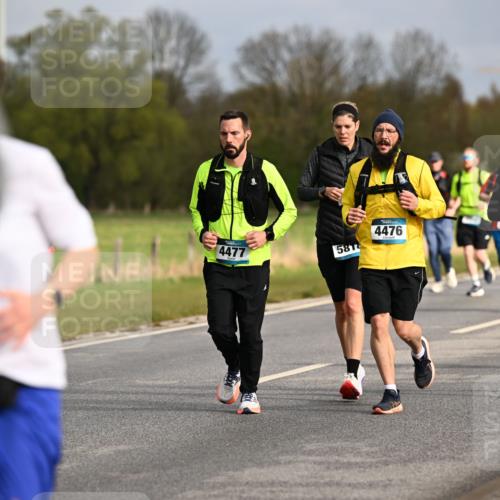 12.04.2026 - 45. Internationalen Wilhelmsburger Insellauf Dr. Thomas Lammeyer http://msf.ph/oto/9435311 12.04.2026 09:24:06 Laufen 15, 4477, 5818, 4476, 4396 meine-sportfotos.de