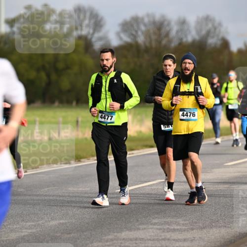 12.04.2026 - 45. Internationalen Wilhelmsburger Insellauf Dr. Thomas Lammeyer http://msf.ph/oto/9435312 12.04.2026 09:24:06 Laufen 4215, 4477, 587, 4476, 396 meine-sportfotos.de