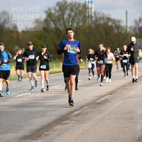 12.04.2026 - 45. Internationalen Wilhelmsburger Insellauf Dr. Thomas Lammeyer http://msf.ph/oto/9435329 12.04.2026 09:24:10 Laufen 2569, 69, 4802, 282 meine-sportfotos.de