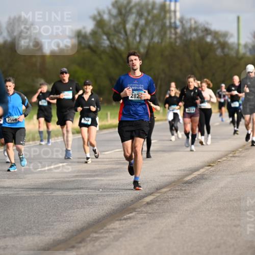 12.04.2026 - 45. Internationalen Wilhelmsburger Insellauf Dr. Thomas Lammeyer http://msf.ph/oto/9435330 12.04.2026 09:24:10 Laufen 2569, 4802, 35, 282, 4414 meine-sportfotos.de