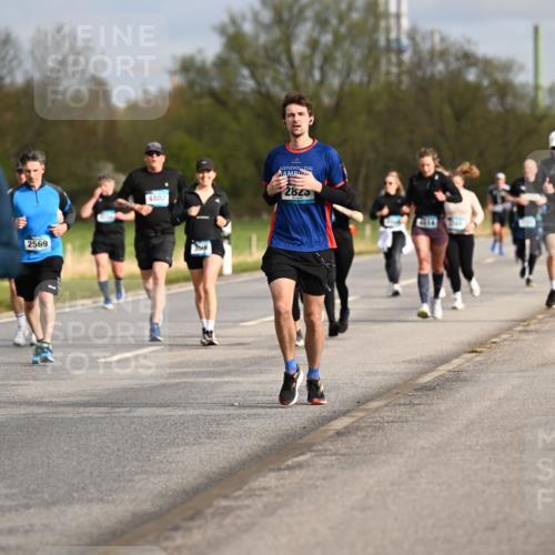 12.04.2026 - 45. Internationalen Wilhelmsburger Insellauf Dr. Thomas Lammeyer http://msf.ph/oto/9435331 12.04.2026 09:24:10 Laufen 2569, 4802, 359, 2825, 414 meine-sportfotos.de