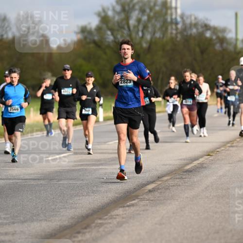 12.04.2026 - 45. Internationalen Wilhelmsburger Insellauf Dr. Thomas Lammeyer http://msf.ph/oto/9435332 12.04.2026 09:24:11 Laufen 2569, 4802, 2823 meine-sportfotos.de