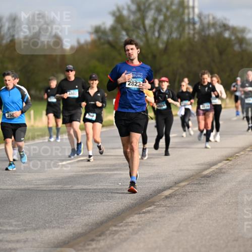 12.04.2026 - 45. Internationalen Wilhelmsburger Insellauf Dr. Thomas Lammeyer http://msf.ph/oto/9435335 12.04.2026 09:24:11 Laufen 250, 4802, 2823 meine-sportfotos.de