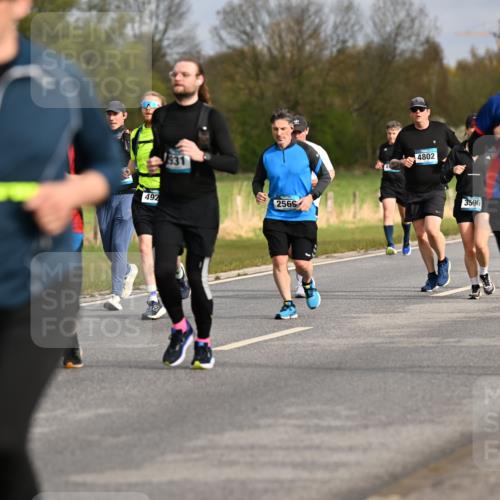 12.04.2026 - 45. Internationalen Wilhelmsburger Insellauf Dr. Thomas Lammeyer http://msf.ph/oto/9435336 12.04.2026 09:24:12 Laufen 492, 256, 315, 4802, 2823, 3596, 580, 480 meine-sportfotos.de