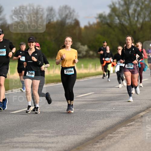 12.04.2026 - 45. Internationalen Wilhelmsburger Insellauf Dr. Thomas Lammeyer http://msf.ph/oto/9435352 12.04.2026 09:24:15 Laufen 4802, 3596, 3580, 4614 meine-sportfotos.de