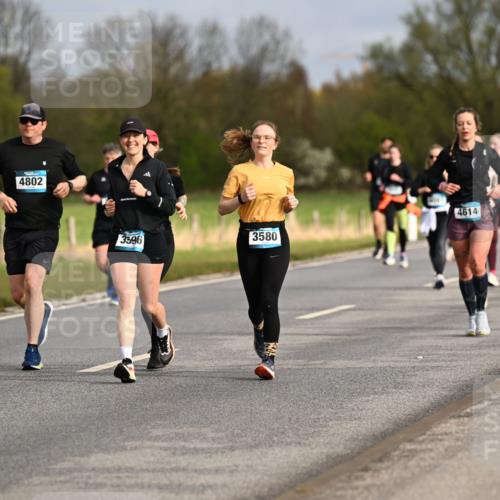 12.04.2026 - 45. Internationalen Wilhelmsburger Insellauf Dr. Thomas Lammeyer http://msf.ph/oto/9435353 12.04.2026 09:24:15 Laufen 4802, 3580, 3596, 4614 meine-sportfotos.de