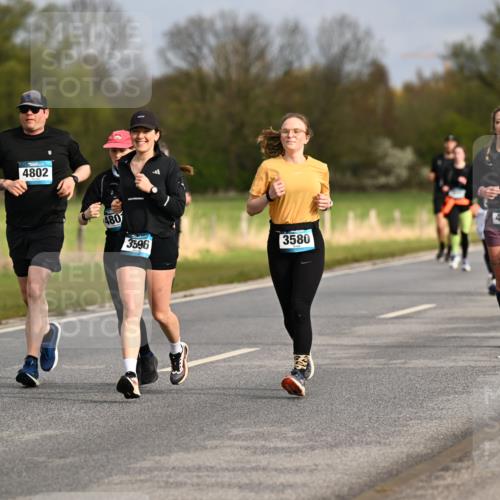 12.04.2026 - 45. Internationalen Wilhelmsburger Insellauf Dr. Thomas Lammeyer http://msf.ph/oto/9435356 12.04.2026 09:24:16 Laufen 4759, 4802, 480, 4614, 3580, 3596 meine-sportfotos.de