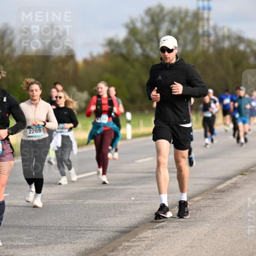 12.04.2026 - 45. Internationalen Wilhelmsburger Insellauf Dr. Thomas Lammeyer http://msf.ph/oto/9435371 12.04.2026 09:24:19 Laufen 4614, 2269, 4654 meine-sportfotos.de