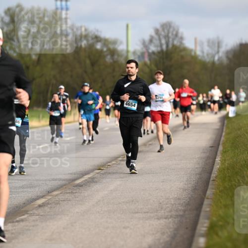 12.04.2026 - 45. Internationalen Wilhelmsburger Insellauf Dr. Thomas Lammeyer http://msf.ph/oto/9435373 12.04.2026 09:24:20 Laufen 66, 4654, 5298 meine-sportfotos.de