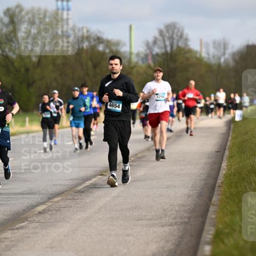 12.04.2026 - 45. Internationalen Wilhelmsburger Insellauf Dr. Thomas Lammeyer http://msf.ph/oto/9435374 12.04.2026 09:24:21 Laufen 2166, 4654, 5298 meine-sportfotos.de