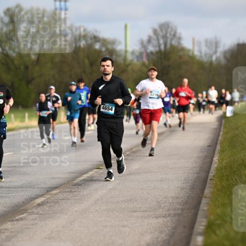 12.04.2026 - 45. Internationalen Wilhelmsburger Insellauf Dr. Thomas Lammeyer http://msf.ph/oto/9435375 12.04.2026 09:24:21 Laufen 4654, 2166, 5298 meine-sportfotos.de