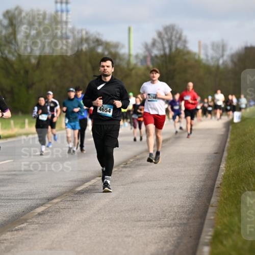 12.04.2026 - 45. Internationalen Wilhelmsburger Insellauf Dr. Thomas Lammeyer http://msf.ph/oto/9435377 12.04.2026 09:24:21 Laufen 2166, 4654, 5298 meine-sportfotos.de