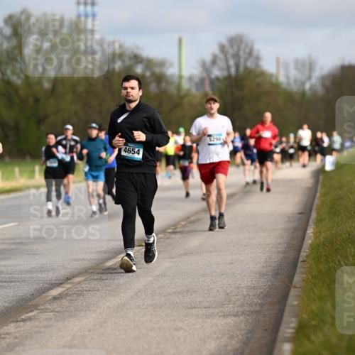 12.04.2026 - 45. Internationalen Wilhelmsburger Insellauf Dr. Thomas Lammeyer http://msf.ph/oto/9435379 12.04.2026 09:24:22 Laufen 4654, 5298, 2166 meine-sportfotos.de