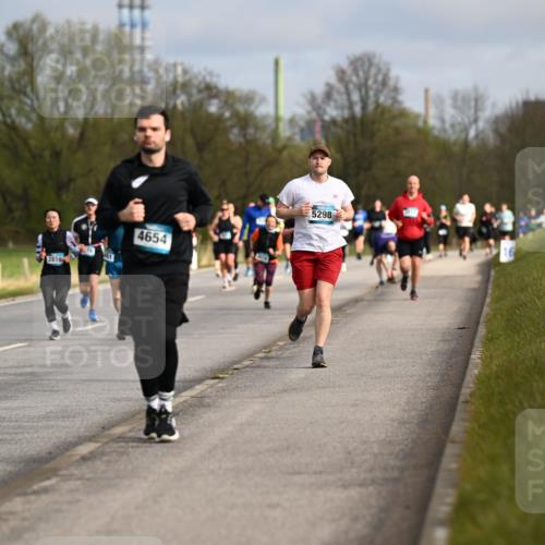 12.04.2026 - 45. Internationalen Wilhelmsburger Insellauf Dr. Thomas Lammeyer http://msf.ph/oto/9435381 12.04.2026 09:24:22 Laufen 2859, 2166, 4654, 5298 meine-sportfotos.de