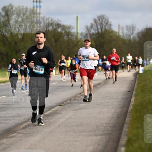 12.04.2026 - 45. Internationalen Wilhelmsburger Insellauf Dr. Thomas Lammeyer http://msf.ph/oto/9435383 12.04.2026 09:24:23 Laufen 2166, 2859, 6776, 4654, 5298 meine-sportfotos.de