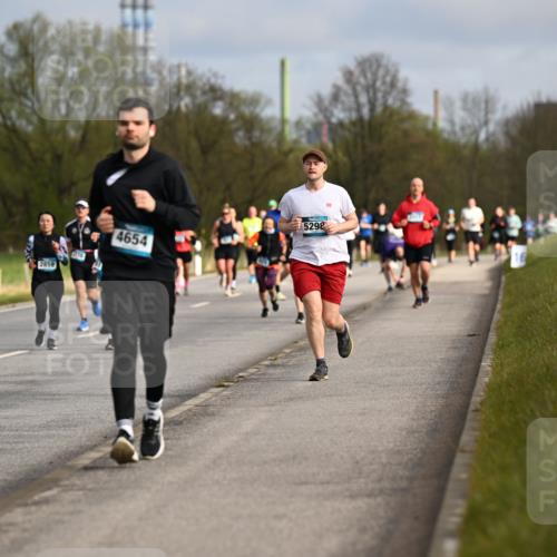 12.04.2026 - 45. Internationalen Wilhelmsburger Insellauf Dr. Thomas Lammeyer http://msf.ph/oto/9435384 12.04.2026 09:24:23 Laufen 2166, 50, 2859, 4654, 5298 meine-sportfotos.de