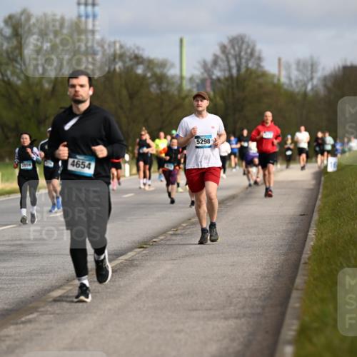 12.04.2026 - 45. Internationalen Wilhelmsburger Insellauf Dr. Thomas Lammeyer http://msf.ph/oto/9435385 12.04.2026 09:24:23 Laufen 66, 2859, 4654, 5298 meine-sportfotos.de