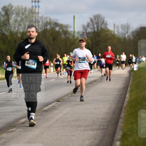 12.04.2026 - 45. Internationalen Wilhelmsburger Insellauf Dr. Thomas Lammeyer http://msf.ph/oto/9435387 12.04.2026 09:24:23 Laufen 2660, 2859, 4654, 5298 meine-sportfotos.de