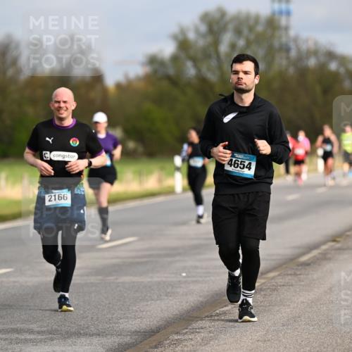 12.04.2026 - 45. Internationalen Wilhelmsburger Insellauf Dr. Thomas Lammeyer http://msf.ph/oto/9435388 12.04.2026 09:24:24 Laufen 2166, 600, 4654 meine-sportfotos.de