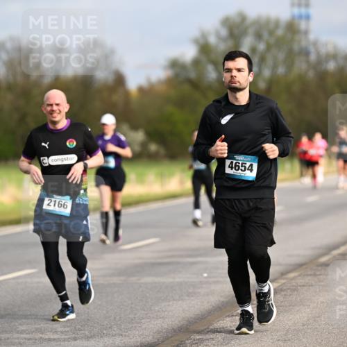 12.04.2026 - 45. Internationalen Wilhelmsburger Insellauf Dr. Thomas Lammeyer http://msf.ph/oto/9435391 12.04.2026 09:24:24 Laufen 4654, 2166 meine-sportfotos.de
