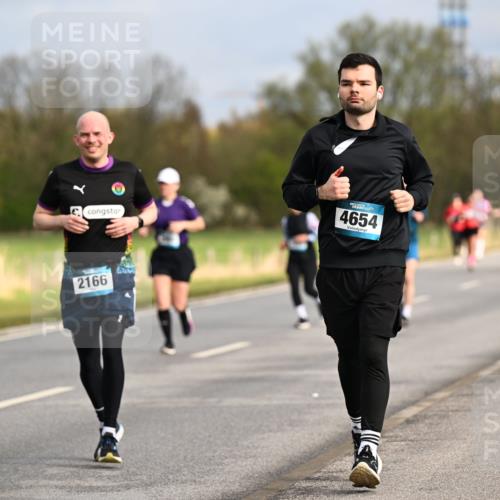 12.04.2026 - 45. Internationalen Wilhelmsburger Insellauf Dr. Thomas Lammeyer http://msf.ph/oto/9435392 12.04.2026 09:24:25 Laufen 4654, 2166, 5200 meine-sportfotos.de