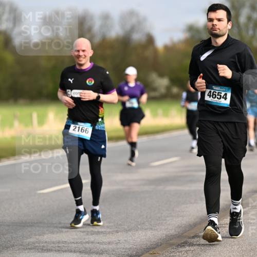 12.04.2026 - 45. Internationalen Wilhelmsburger Insellauf Dr. Thomas Lammeyer http://msf.ph/oto/9435394 12.04.2026 09:24:25 Laufen 4654, 2166 meine-sportfotos.de