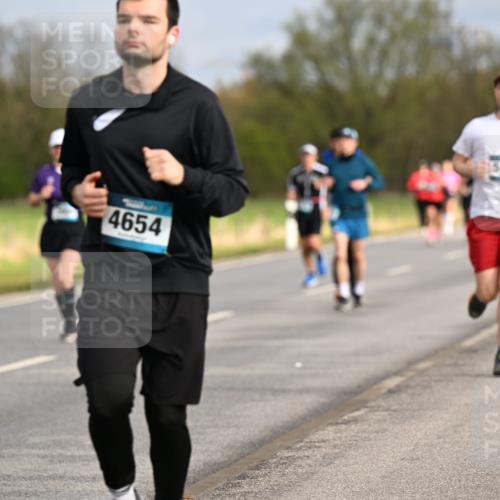 12.04.2026 - 45. Internationalen Wilhelmsburger Insellauf Dr. Thomas Lammeyer http://msf.ph/oto/9435400 12.04.2026 09:24:26 Laufen 4654, 5298 meine-sportfotos.de