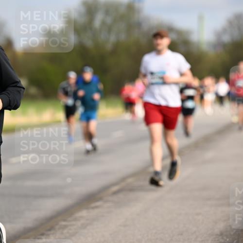 12.04.2026 - 45. Internationalen Wilhelmsburger Insellauf Dr. Thomas Lammeyer http://msf.ph/oto/9435402 12.04.2026 09:24:26 Laufen 45, 4654 meine-sportfotos.de