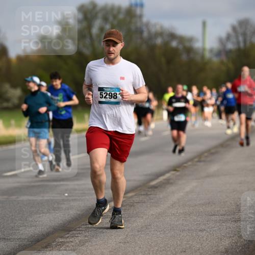 12.04.2026 - 45. Internationalen Wilhelmsburger Insellauf Dr. Thomas Lammeyer http://msf.ph/oto/9435407 12.04.2026 09:24:28 Laufen 5298 meine-sportfotos.de