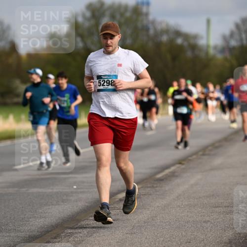 12.04.2026 - 45. Internationalen Wilhelmsburger Insellauf Dr. Thomas Lammeyer http://msf.ph/oto/9435408 12.04.2026 09:24:28 Laufen 5298 meine-sportfotos.de