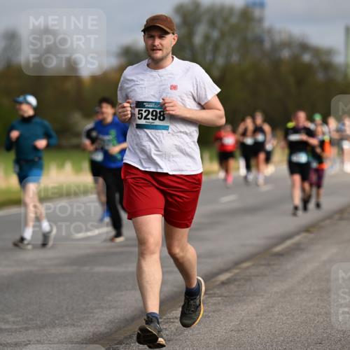 12.04.2026 - 45. Internationalen Wilhelmsburger Insellauf Dr. Thomas Lammeyer http://msf.ph/oto/9435412 12.04.2026 09:24:29 Laufen 5298 meine-sportfotos.de